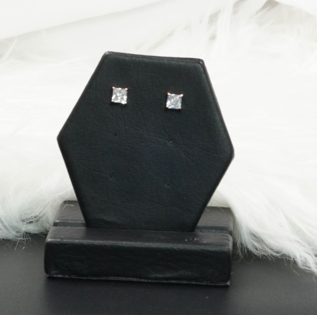 Arete Topo Cuadrado Blanco Diamante Rosa