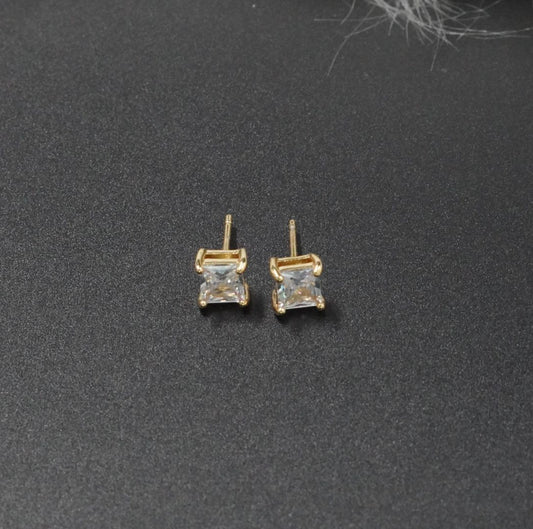 Arete Topo Cuadrado Blanco Diamante Dorado