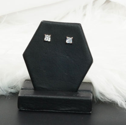 Arete Topo Cuadrado Blanco Diamante Rosa