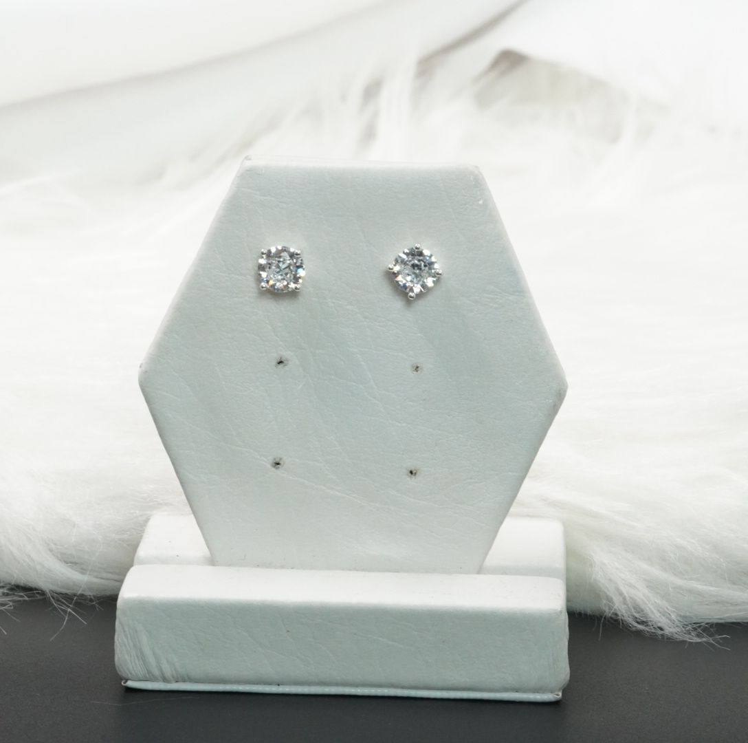 Arete Topo Circular Blanco Diamante Plata