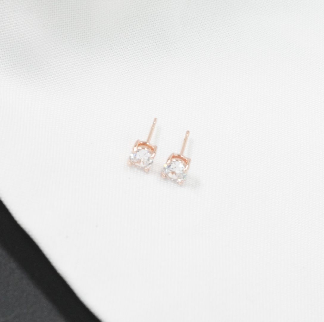 Arete Topo Circular Blanco Diamante Rosa