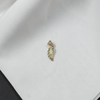 DIJE ALAS DORADO PIEDRAS VERDES - Oro