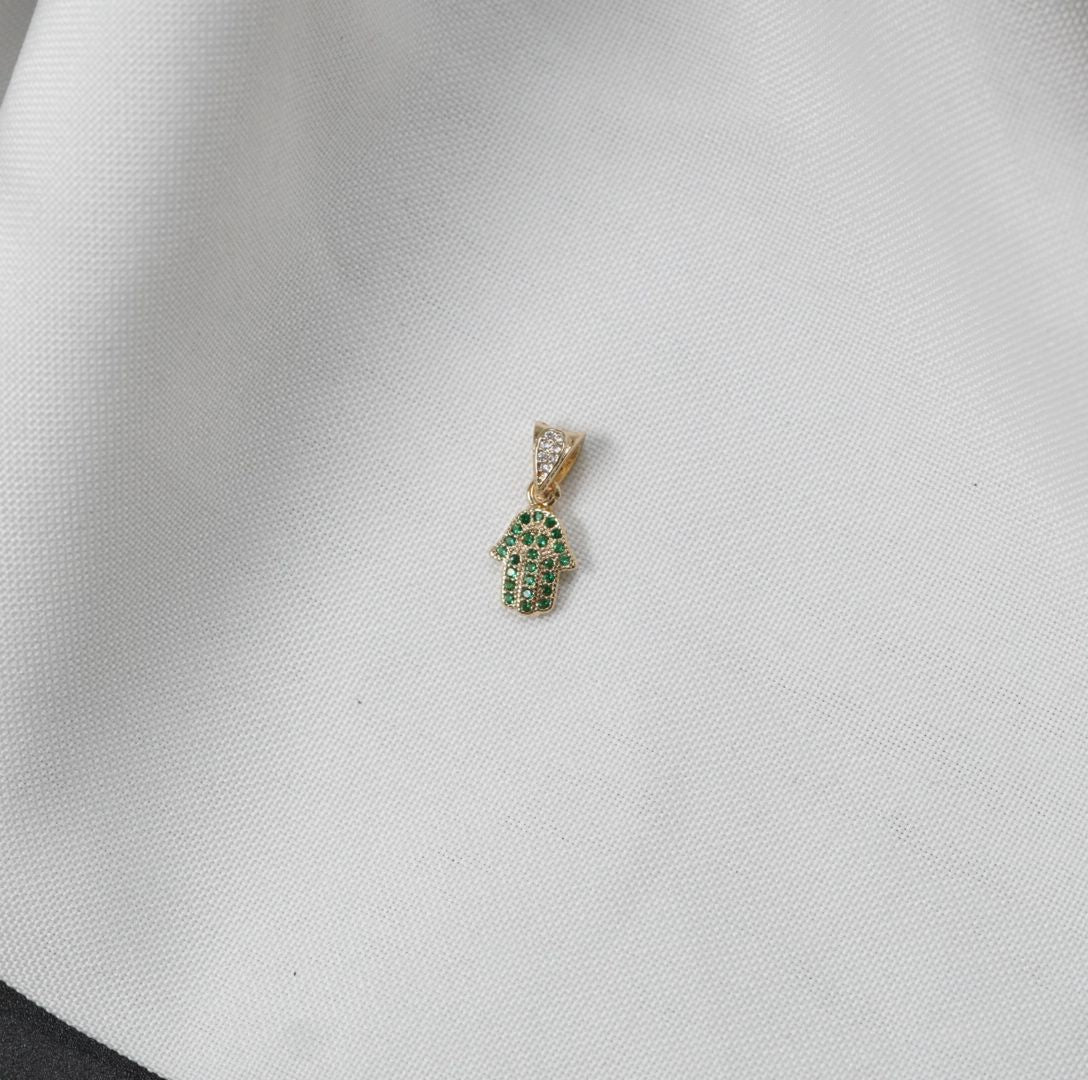 DIJE MANO PEQUE DORADO PIEDRA VERDE - Oro