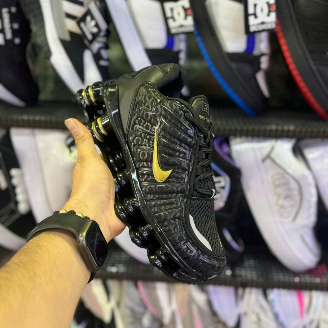 Tenis NK Shox Mt Negro Dorado | Caballero