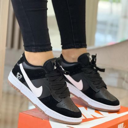 Tenis NK Dunk Ositos Mt Negro Blanco | Dama