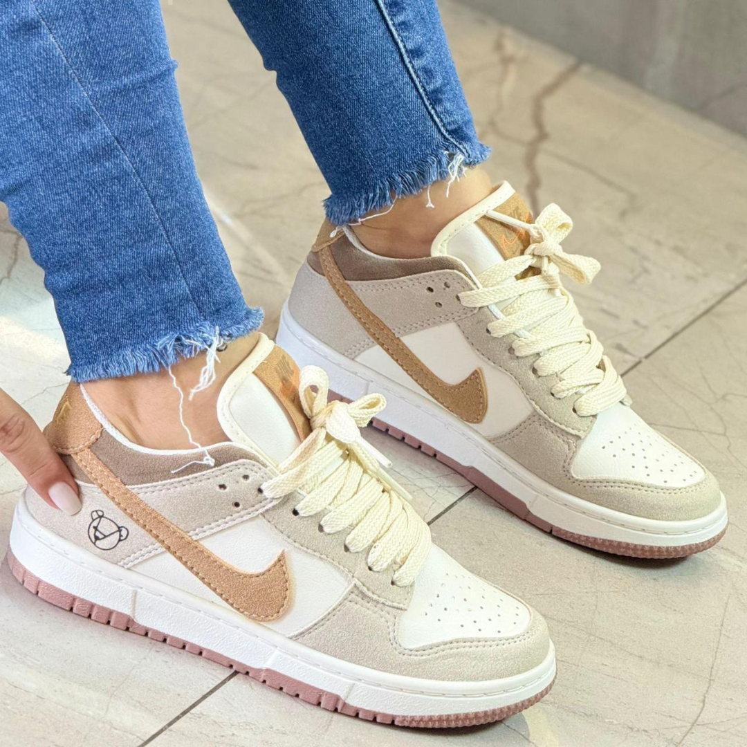 Tenis NK Dunk Ositos Mt Blanco Beige | Dama