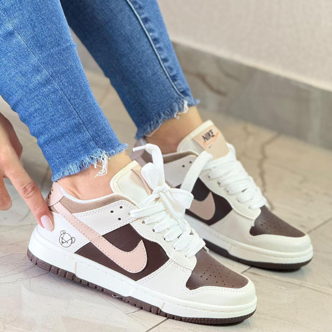 Tenis NK Dunk Ositos Mt Blanco Marron | Dama
