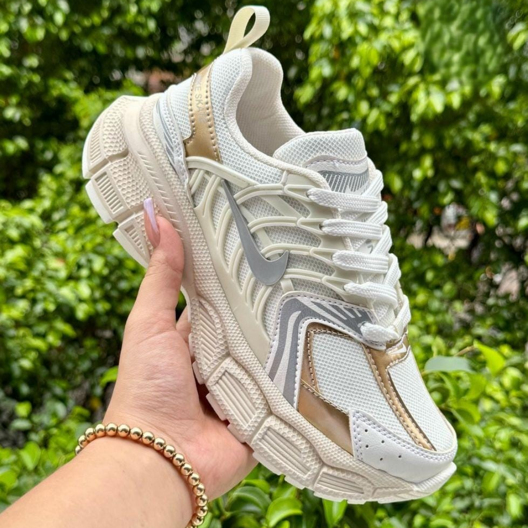 Tenis NK Skate Arana Beige Dorado | Dama
